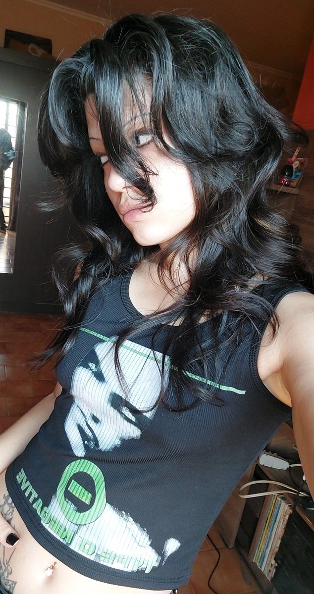 thiê rock de calcinha vai ver o crashdiet tweet media