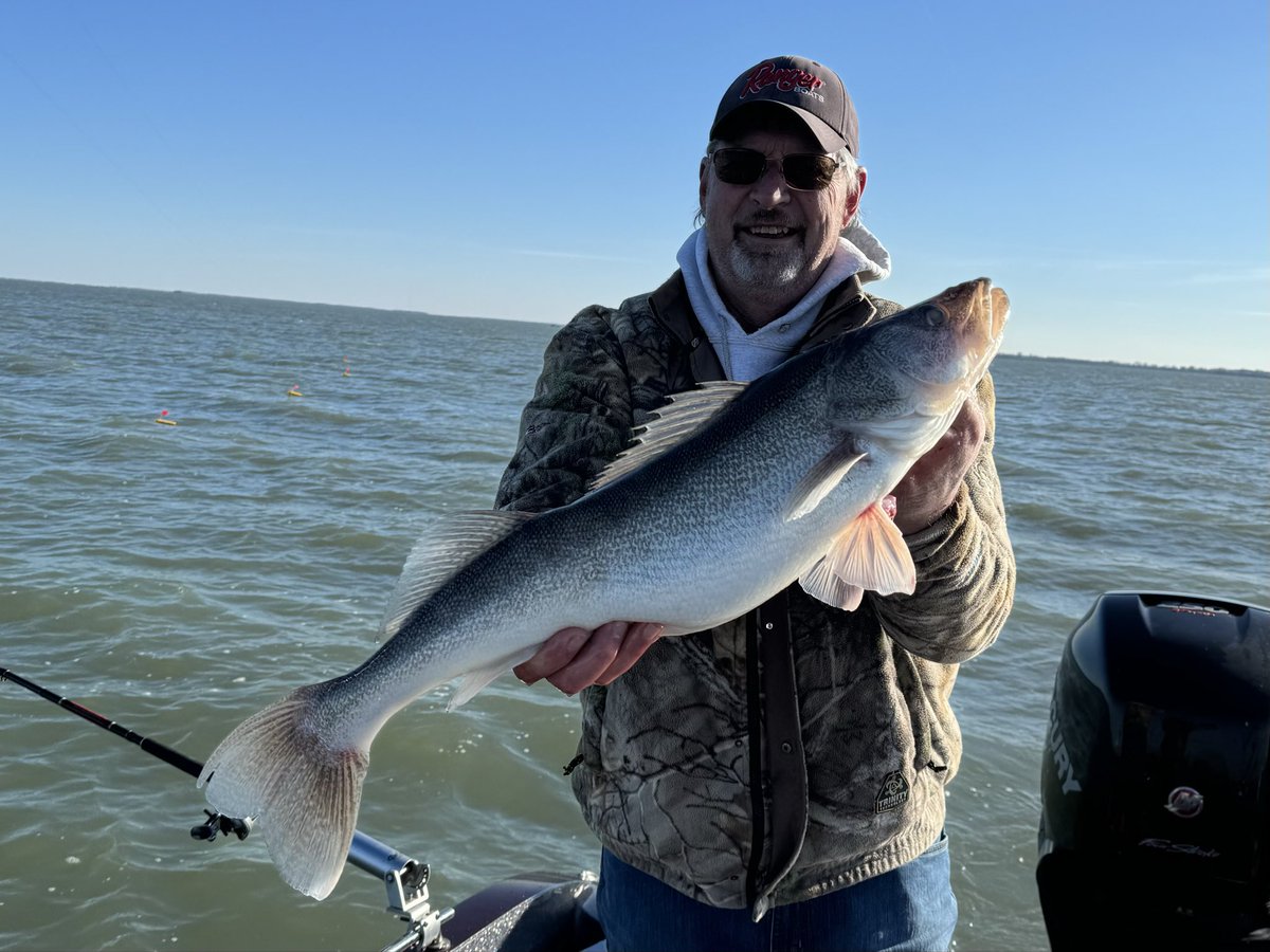 Jimbean32Olson's tweet photo. Lake Erie not dissapointing! https://t.co/yz9gWeckqD
