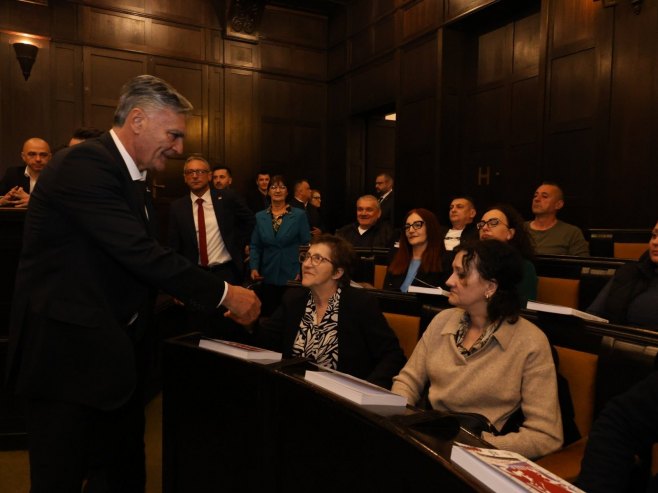 СНСД tweet media