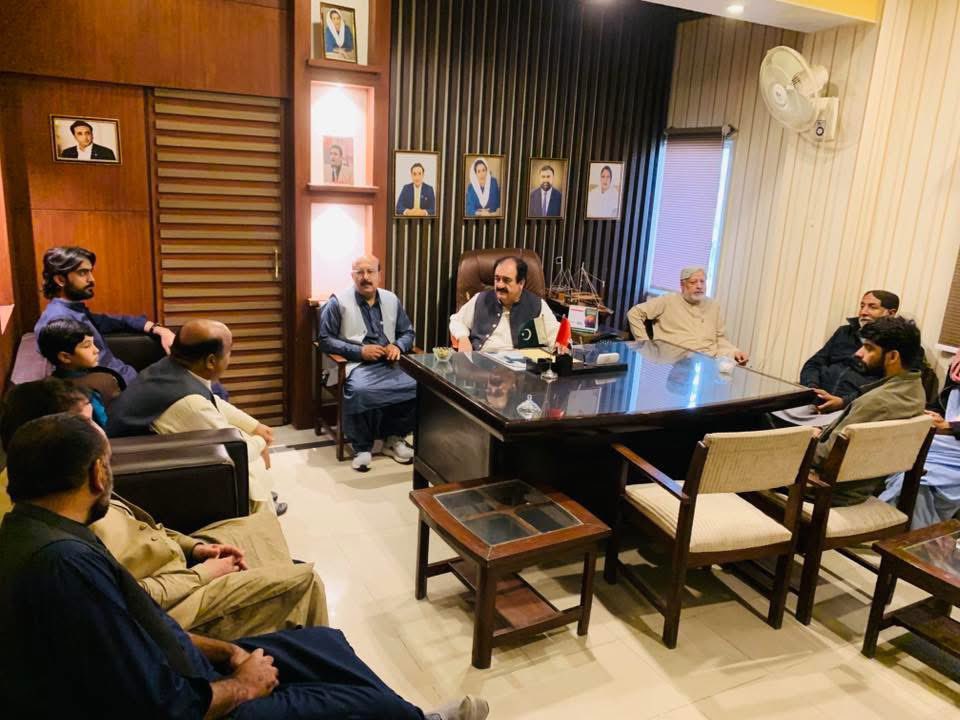 کوئٹہ: پاکستان پیپلز پارٹی کے مرکزی رہنما سینیٹر روزی خان کاکڑ سے پی پی پی کے صوبائی سینئر رہنماؤں، پارٹی ورکرز اور جیالوں کی ملاقات۔

<a href="/Rozikhan_kakar1/">Rozi khan kakar</a>