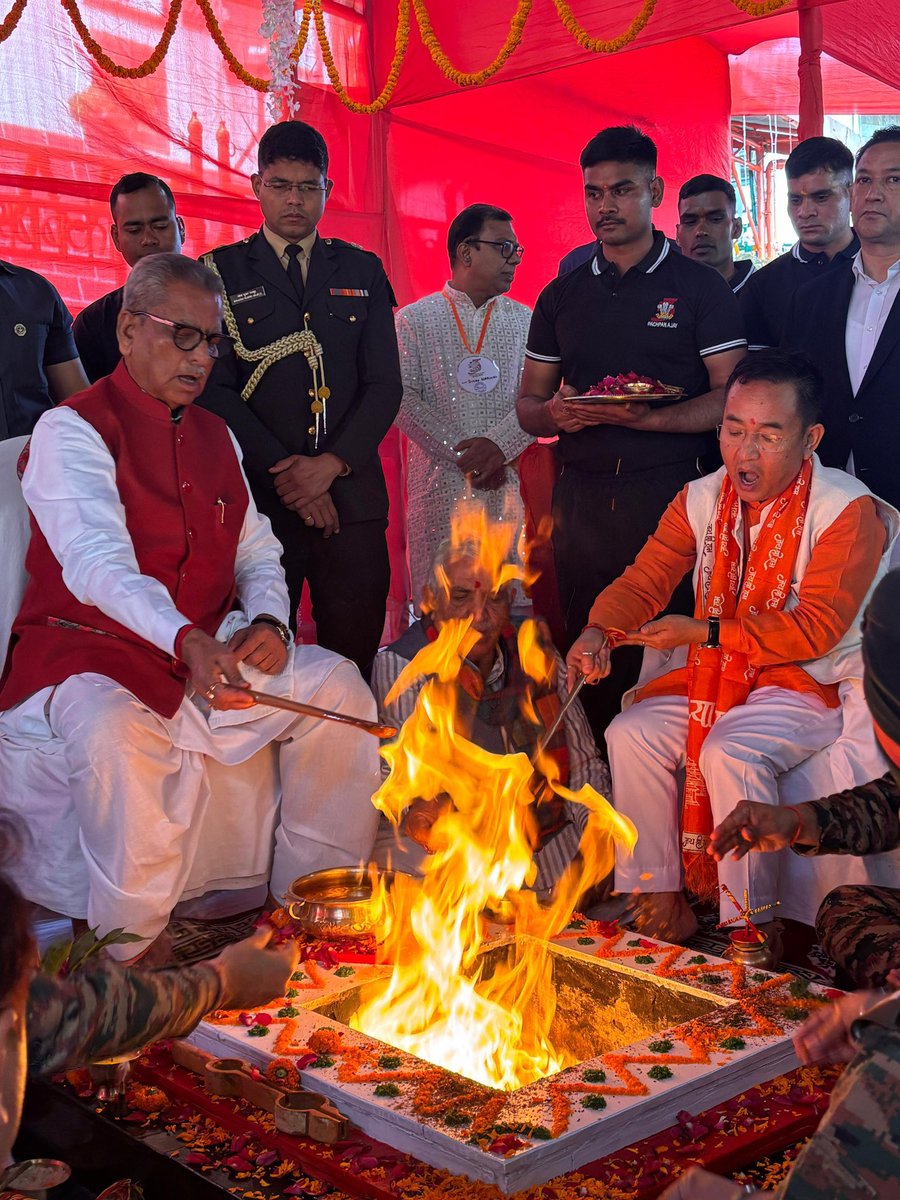 AmitYadavJaipur's tweet photo. On the occasion of Hanuman Jayanti, Sikkim Governor @OmMathur_Raj participated in the yajna and puja at the Hanuman Temple in Hanuman Tok, managed by the Indian Army.
Chief Minister @PSTamangGolay and senior Army officers were also present.
#Sikkim #OmMathur @adgpi https://t.co/pbWxXfOyRB