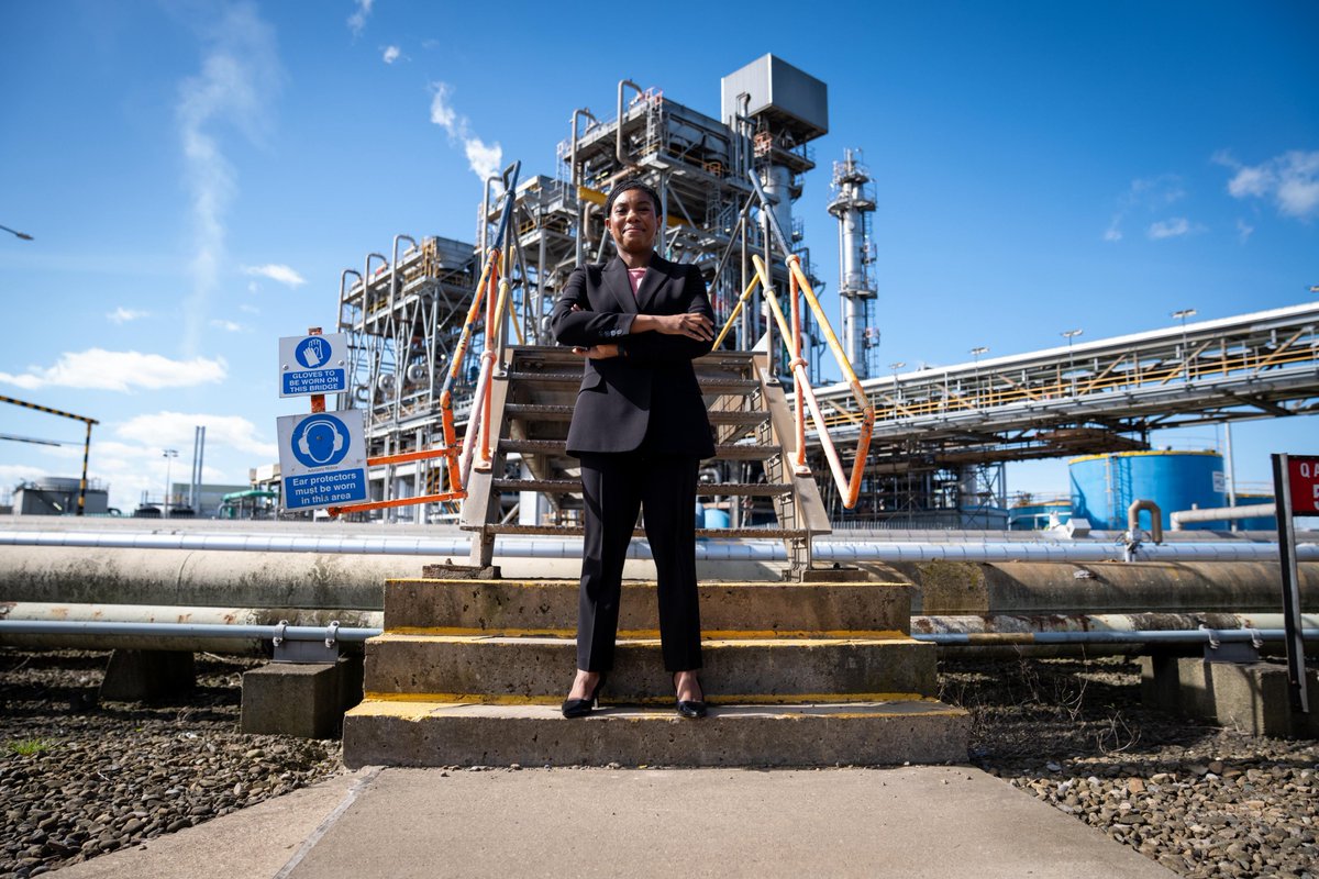 Conservatives tweet media