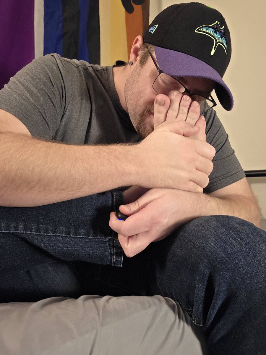 alphacap093's tweet photo. These feet honestly smell so good 😵‍💫 you don't know what you're missing bud https://t.co/PmQ9p85hpp
