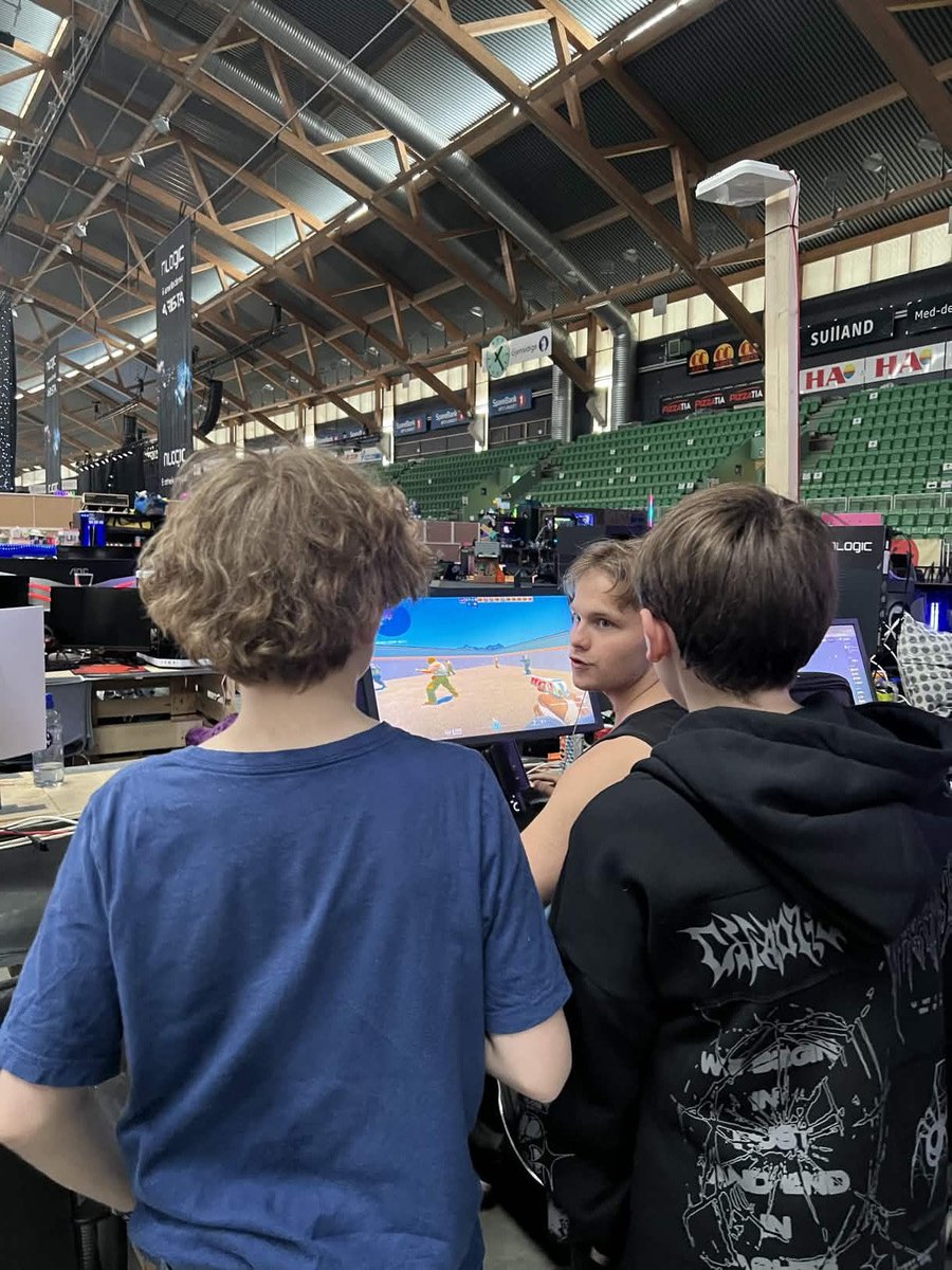 First game of the CS tourney: 13–0 

Big respect to our opponents! A wholesome team of 2 dads and their 3 kids.✨  

<a href="/false_cs/">false</a> even shared some tips to the boys after the match. GG!

#FollowTheNorthStar 🌟 | #TG2026