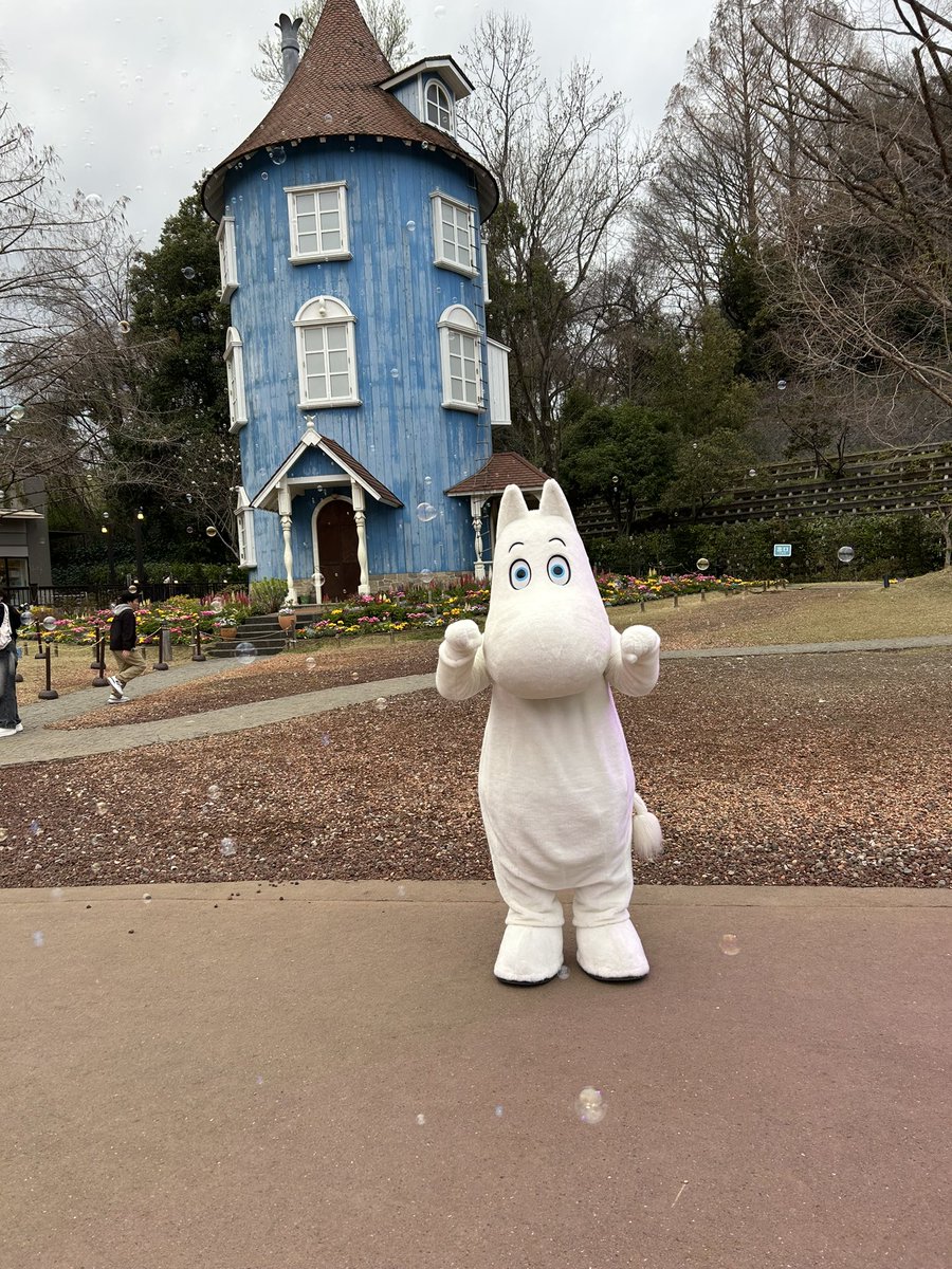 danamo_danamon's tweet photo. お屋敷前に遊びに来ていたムーミン
ずっと可愛い
全ポーズ完璧

#ムーミンバレーパーク
#ムーミン https://t.co/oCVIta3bnu