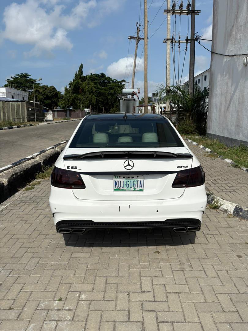 Fourwheelsautos's tweet image. 2015 Mercedes-Benz E63 AMG 🔥

Yes, you’re seeing the price right.

Hand-built AMG V8 performance. Brutal power, luxury finish and timeless design.

This is not a regular E-Class.

💰 ₦12.5M
📍 #Lagos

If you understand what E63 means, you won’t scroll past this.

Serious buyers