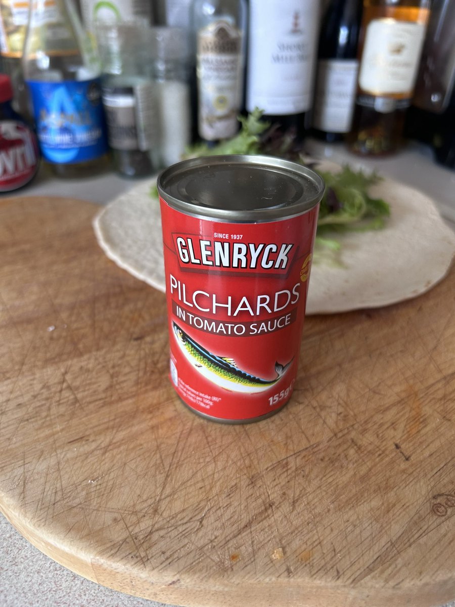 NickKeep_NKA's tweet photo. Working in the home studio is always interesting, especially at lunch time when I have a rummage in the larder.
Pilchards!! This was only a mini tin but absolutely delicious.
What have you got in your larder?
@girl_merc @wass74 #ThursdayLunch #Favorites #Memories #Fishy #Food https://t.co/yltrvWeJg8