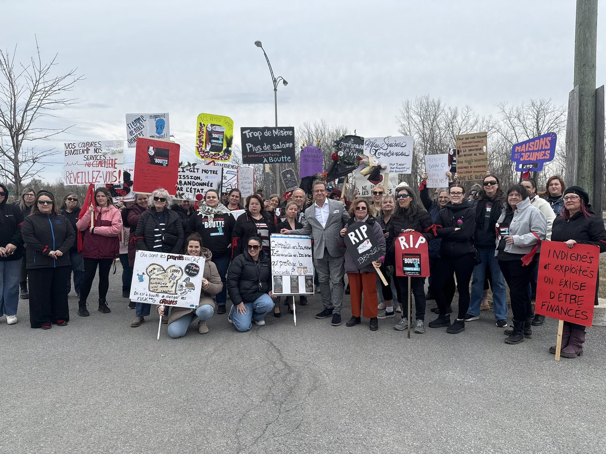 yfblanchet's tweet photo. Le bonheur de retrouver mon monde de Beloeil-Chambly:

💙 Soutien moral au milieu communautaire à bout de souffle;

📘 Les Gardiens de mémoire publié par Entraide Plus;

🏅 Médaille du député remise à Alain Brunelle d’Ambulances Demers;

⚒️ Visite de l’entreprise Cyrell à Beloeil, transformateur d’aluminium aux gros défis de main-d’œuvre.

Merci pour l’accueil!
🙏⚜️