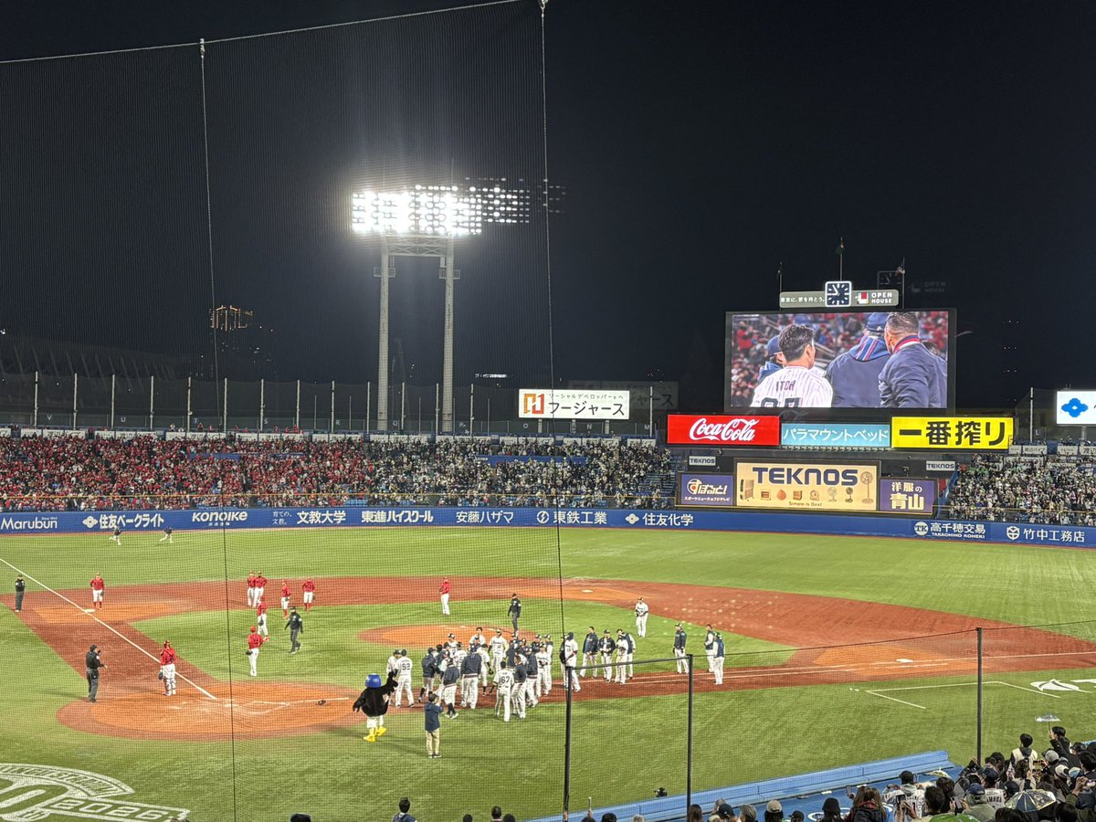 swallows42ST's tweet photo. すわほー☂️☂️開幕5連勝〜🙌
今日の勝ちはデカい！明日も勝つぞー👊
#swallows https://t.co/NyZRqtia0o