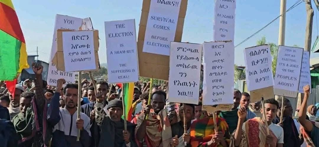The masses demonstrating from inside #Ethiopia today are sending clear messages.... messages like 

"The election is fake, the suffering is real!"
"You can not ask for my Vote, while attacking me with Drones!"
"For a people who suffer every day from drones and artillery, the