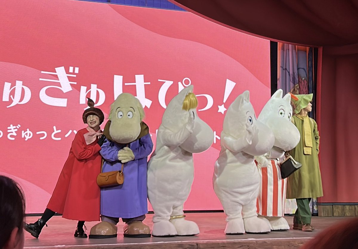 danamo_danamon's tweet photo. 最後までムーミンを掴んで離さないお嬢さん
見守るママ

#ムーミンバレーパーク https://t.co/D3ExD2djUM
