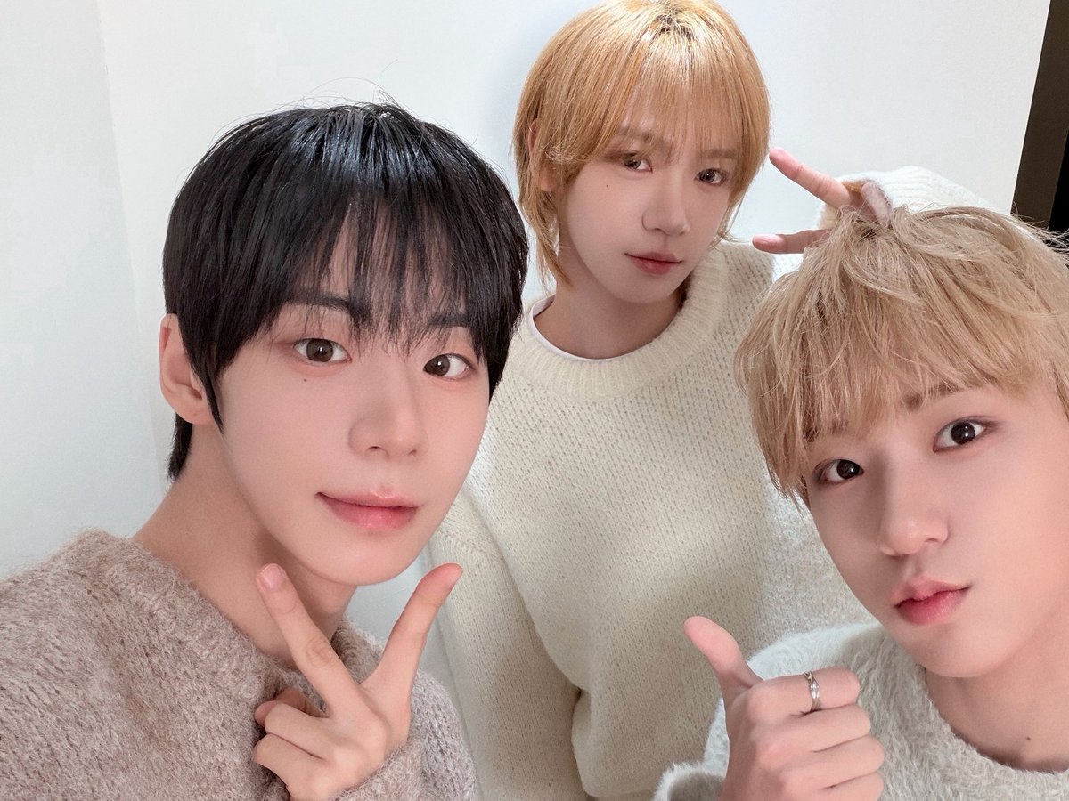 [📸] TEAM 외로움, 현생에선 든든한 가족이 되었습니다🏠

🖇 youtu.be/nzph1g5_1fg

#AHOF #아홉
#JEONGWOO #서정우
#SHUAIBO #장슈아이보
#DAISUKE #다이스케