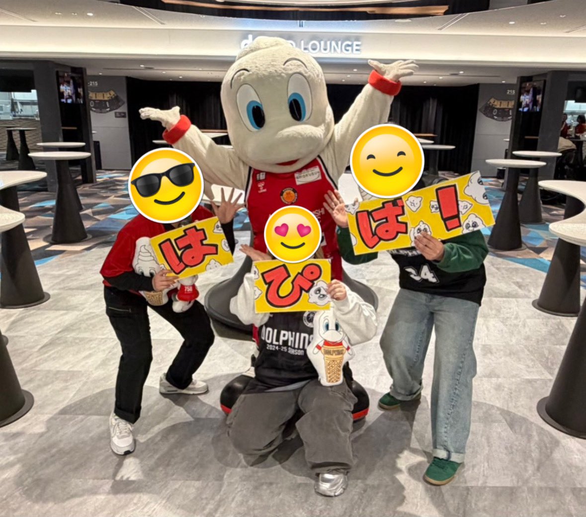 chan_onaka's tweet photo. ディーディーおめでとうでした🍦
かわいいがいっぱいだった🍦

わいの足がキモすぎる😎 https://t.co/6XzKL2P9Mp