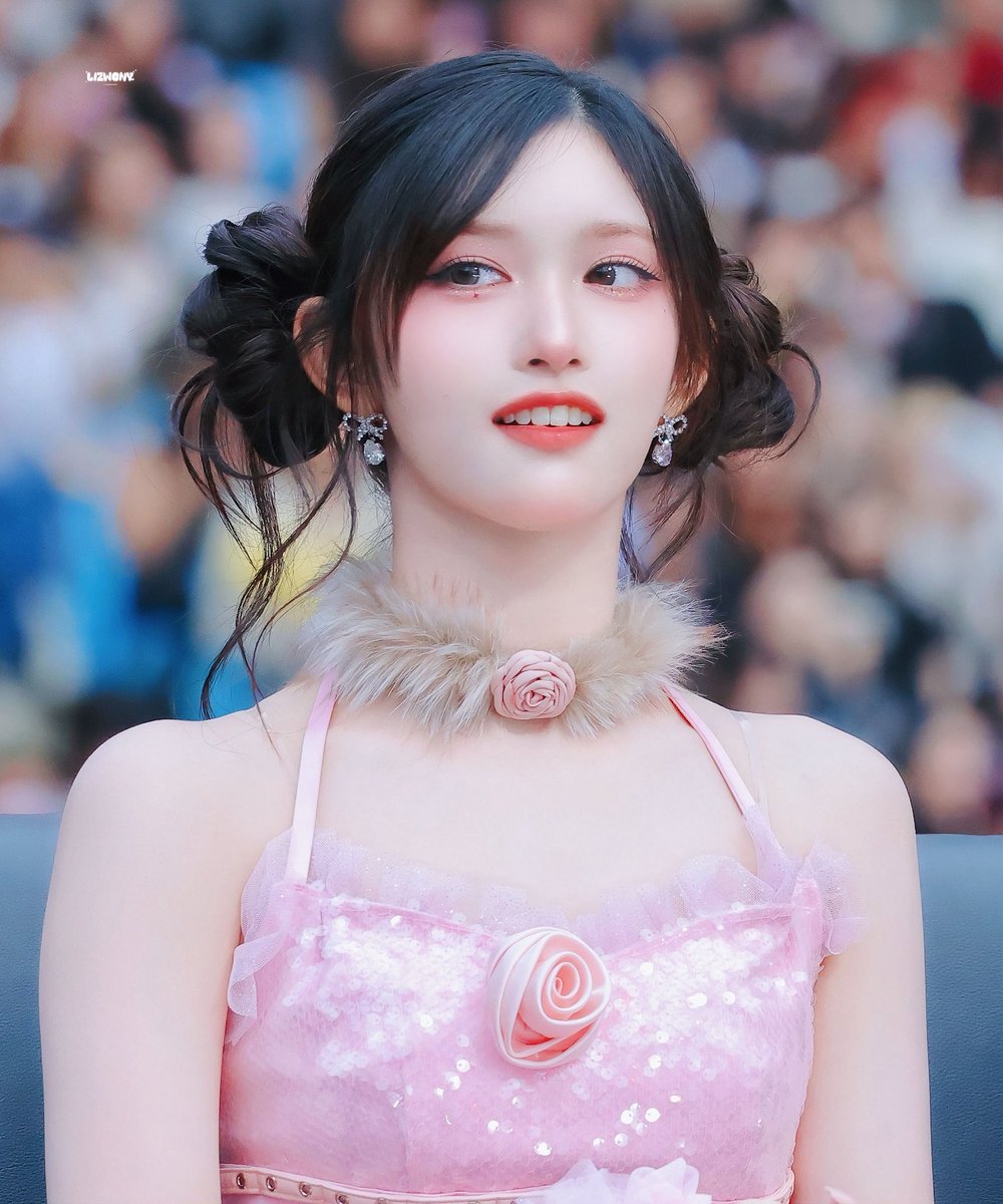 LIZWONY❄️ tweet media