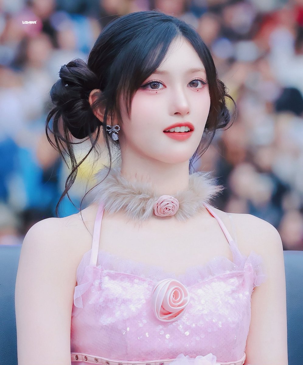 LIZWONY❄️ tweet media