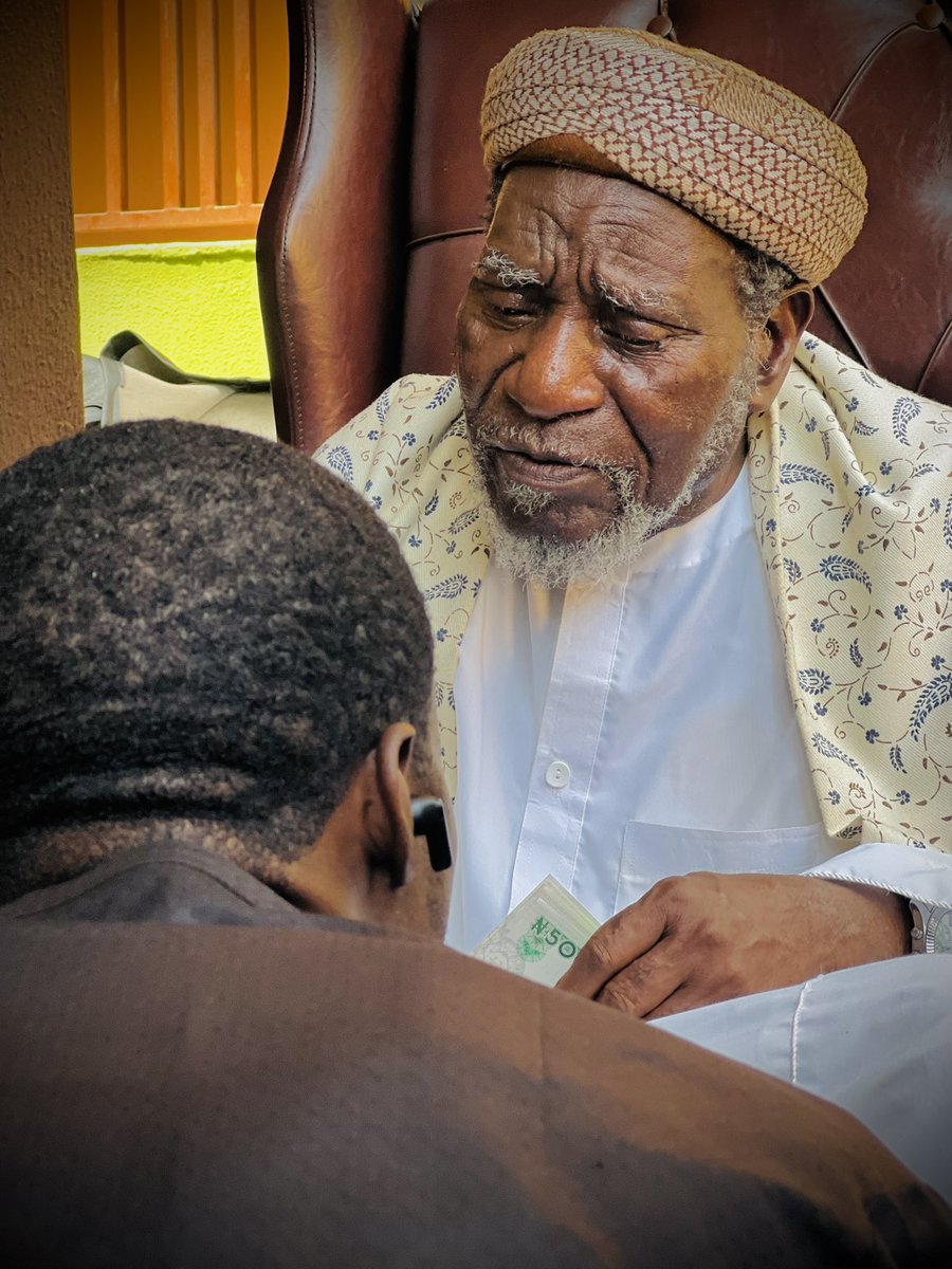 mardortii's tweet photo. Happy 90th Birthday Baba Loworo💙😁 Thanks For Leading The Ummah For So Many Years To The Right Path💚🥺 https://t.co/oFGUnT3h2e