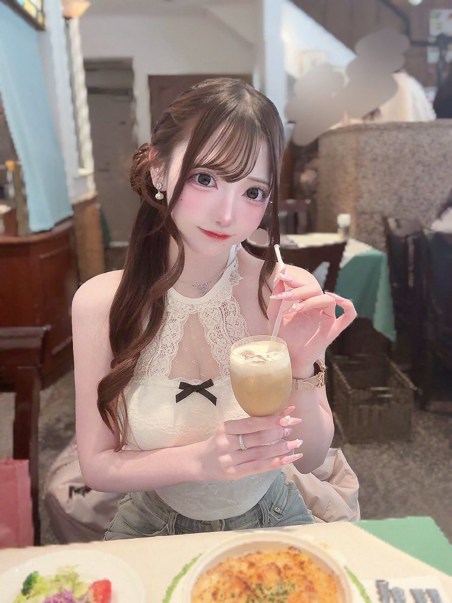 最近カフェラテハマってる因みにガムシロ多め() https://t.co/PTCuyVGk9u