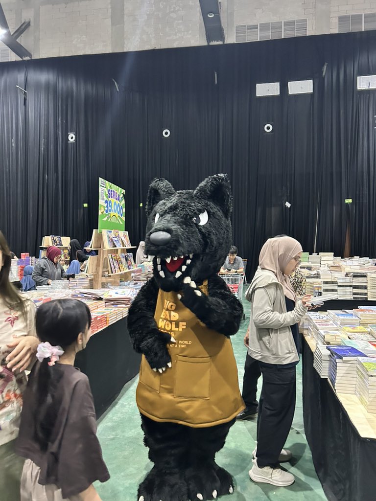 the hash slinging slasher tweet media