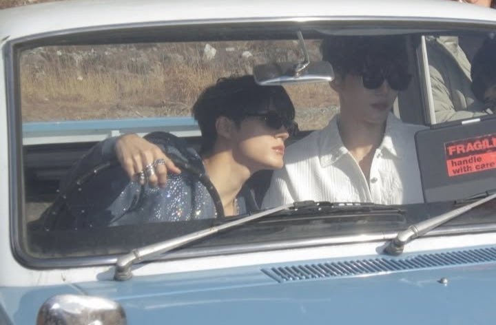 line ★★⁶⁵ tweet media