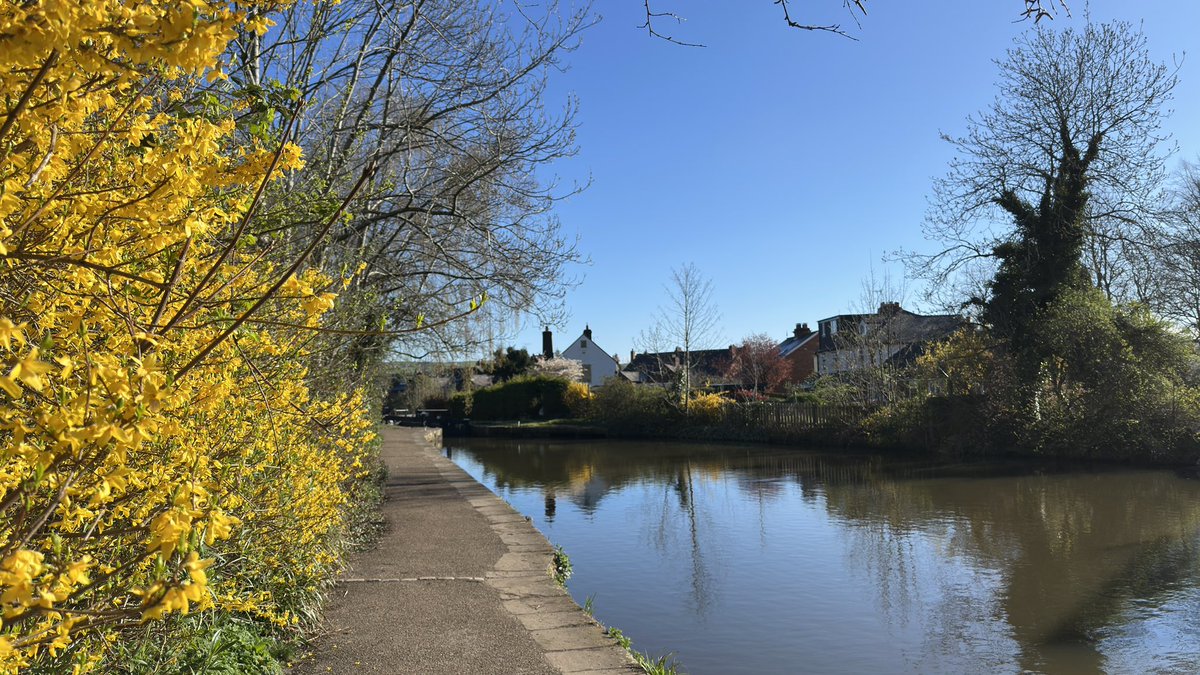 david_henry_oh's tweet photo. A beautiful morning on the Peak Forest Canal around Marple @CRTNorthWest @CanalRiverTrust https://t.co/jfSbfXh0La