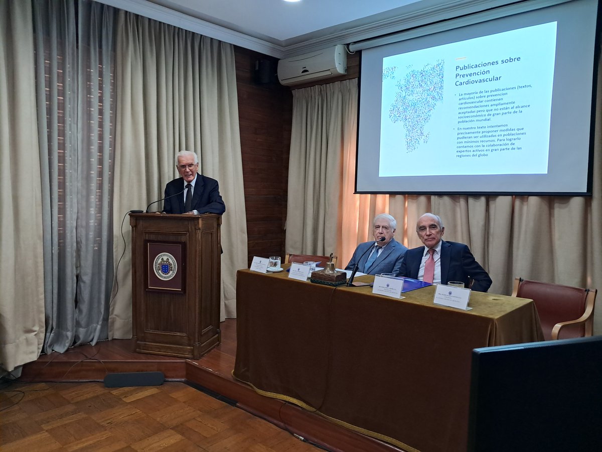 AcademiaChilenadeMedicina tweet media