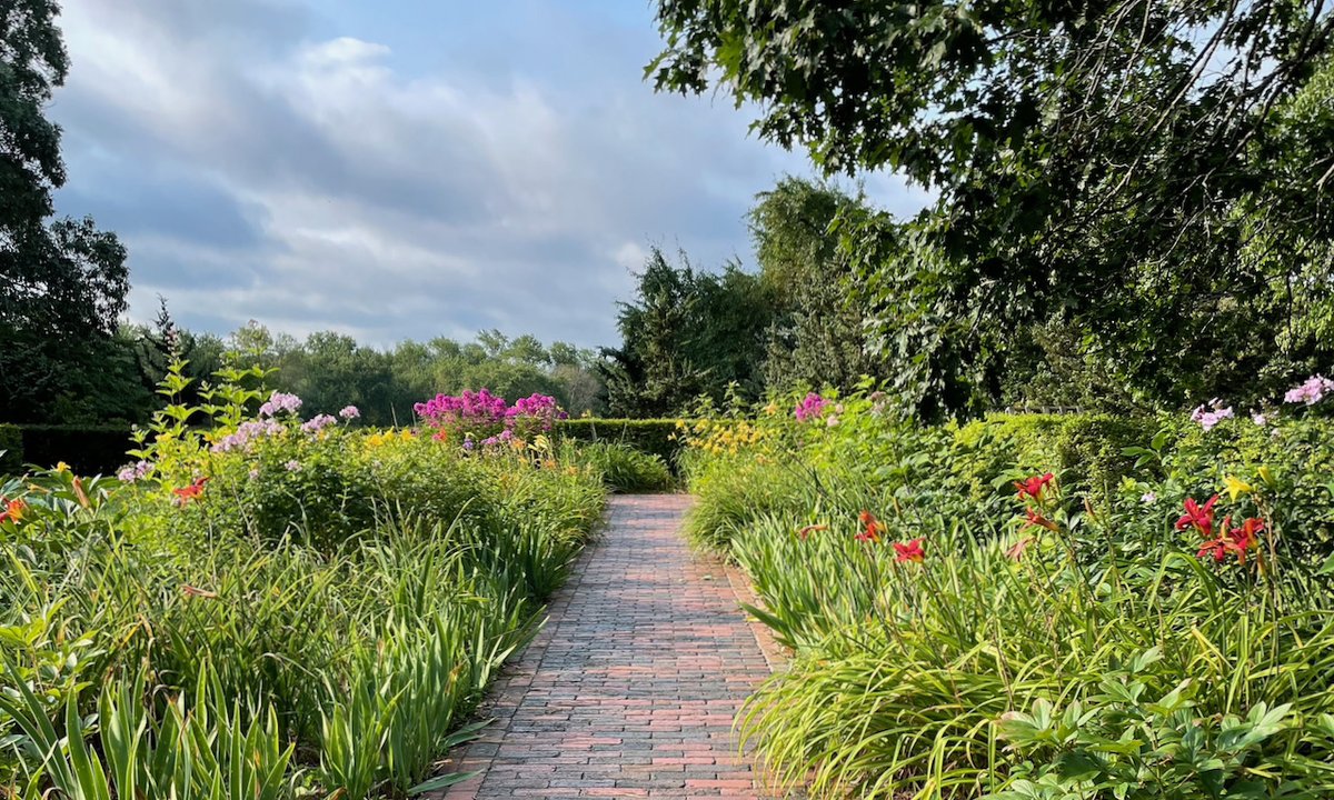 FreedomsWayNHA's tweet photo. Revolutionary history. Half a million visitors. One stunning garden. 🌸
https://t.co/xCa7B2Lchx
#FreedomsWayNHA #VisitMA #MinuteManNPS #ButtrickGardens #ConcordMA https://t.co/DkqQeaxpzq