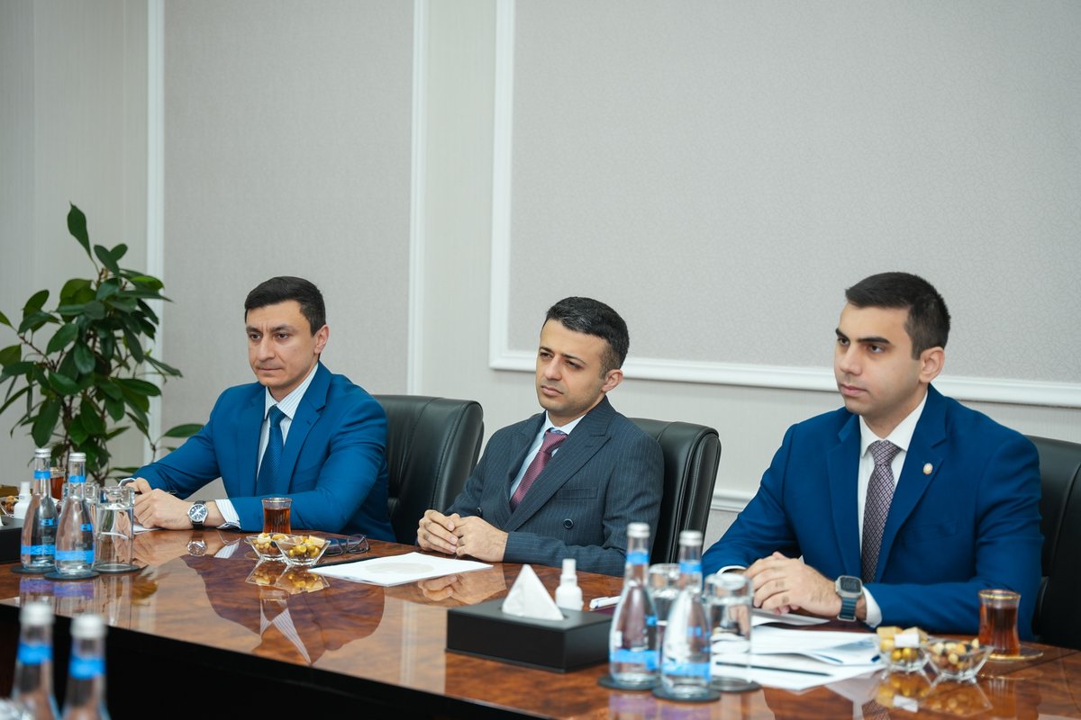 Ədliyyə naziri Fərid Əhmədov “Yüksəliş” müsabiqəsinin Mentorluq Proqramı çərçivəsində sayca beşinci müsabiqənin qalibləri Məmməd Balacanov və Ramil Hüseynzadə ilə görüşüb.

Ətraflı: justice.gov.az/az/news/nazir-…

#ƏdliyyəNazirliyi #YüksəlişMüsabiqəsi