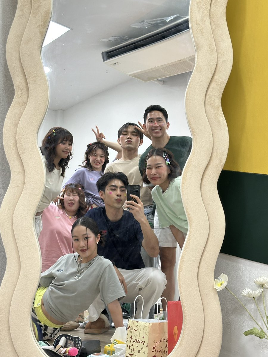 dunromch's tweet image. POV: Two guys in the frame, trying to keep up with the energy 😭

#pov #caughtinthemoment 
#goodvibesonly #besties
#dunromch