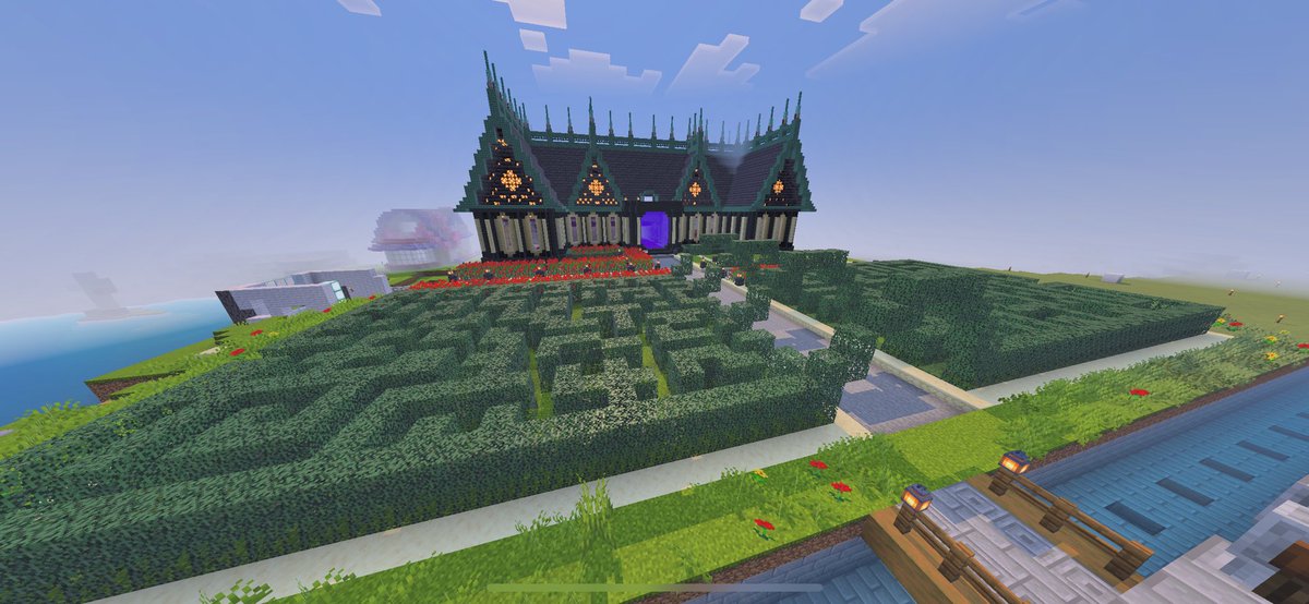 ri_n23v's tweet photo. #マイクラ建築  #マイクラ統合版  #マイクラ募集  #Minecraft
Realmsサバイバルサーバー
メイン共有拠点の外装と薔薇園🌹完成〜
青薔薇追加されないかな🌹💙 https://t.co/LeZxwI54UG