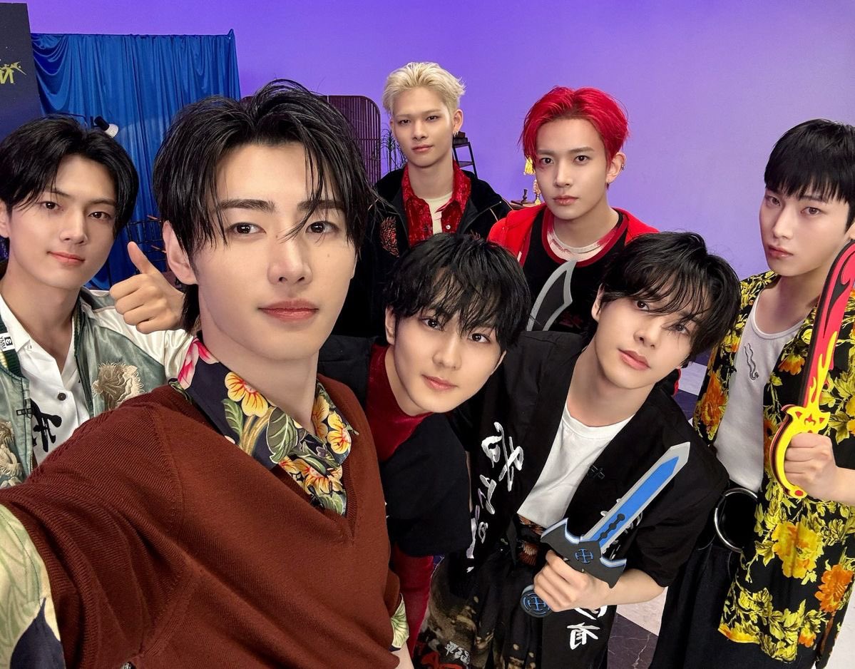 K ; ENHYPEN IS 7 tweet media