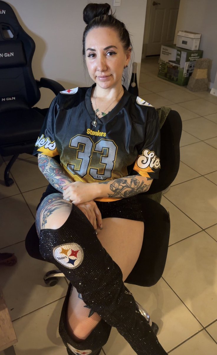 mrsnotfunny tweet media