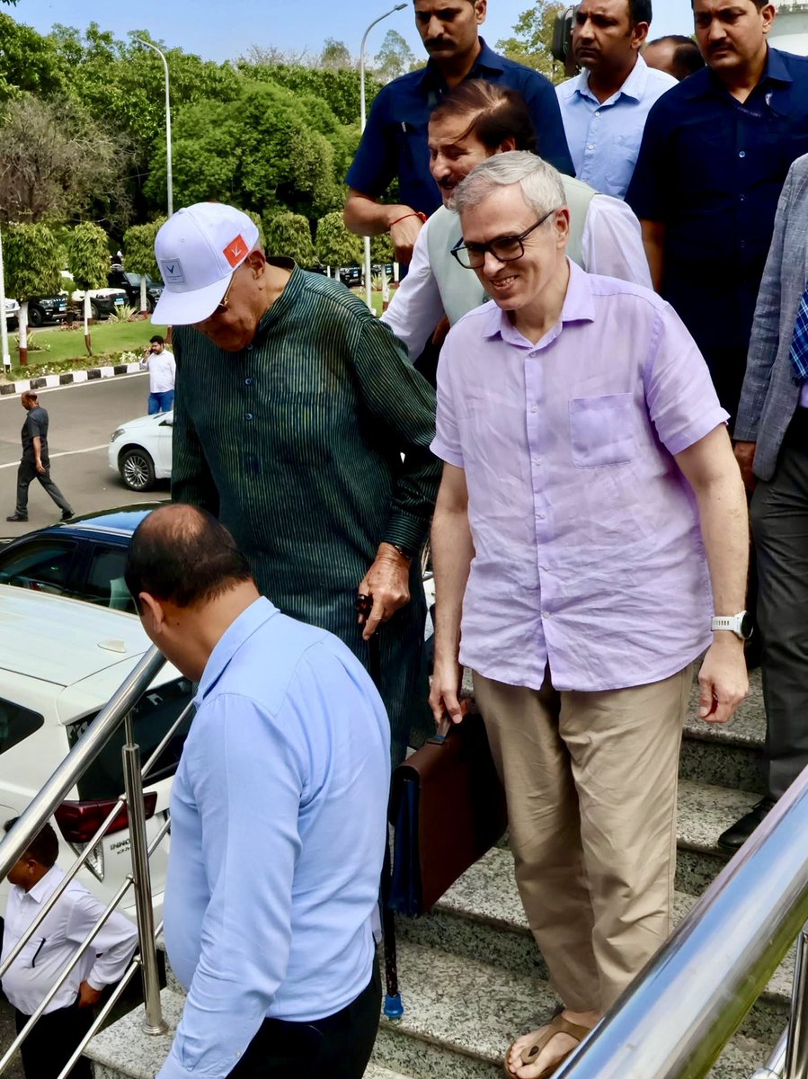 Qns24x7's tweet image. The J&amp;amp;K Chief minister #Omar €Abdullah along with National conference party' president #FarooqAbdullah after the J&amp;amp;K Legislative Assembly Budget Session at Civil Secretariat in Jammu.
