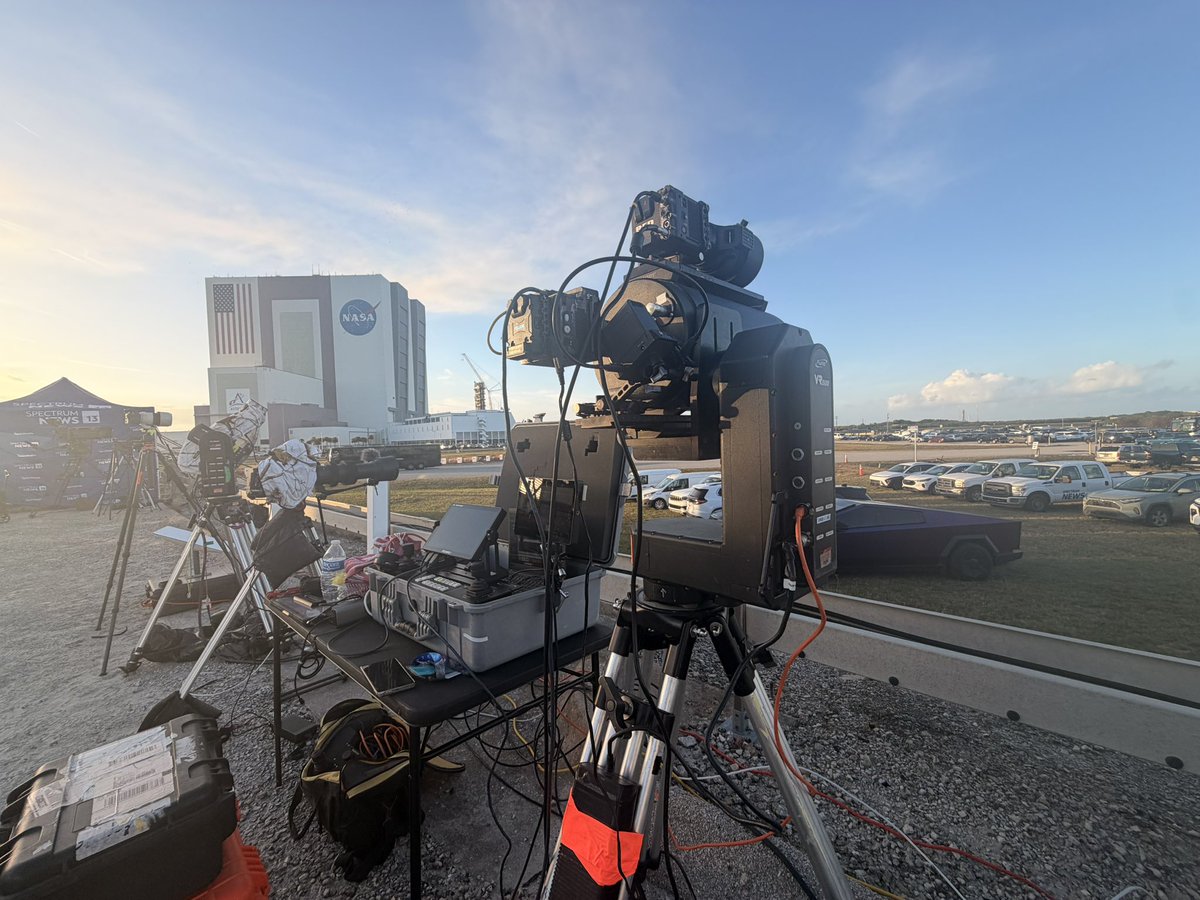 andrutay's tweet photo. Huge thank you to @PhotonEmpress for taking the helm of our @Erdayastronaut Artemis II stream. I was able to step out of the production trailer at liftoff and watch with my own eyes! Excuse the questionable camera work… @considercosmos had that on lock anyways. https://t.co/wT3tWw3AzG