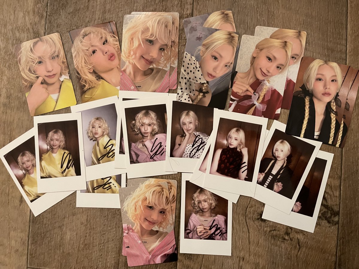 aaah my sexy poodle yeji and long hair yeji photocards this is heaven!!!!!!!