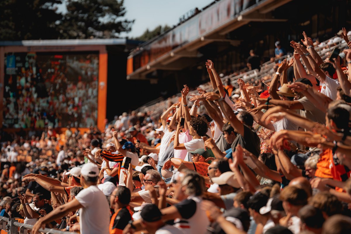 𝙐𝙣 𝙥𝙪𝙗𝙡𝙞𝙘 fidèle qui vibre au rythme des exploits de ses Merlus 🙌🧡