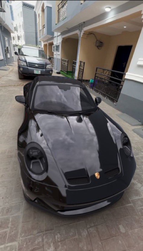 earl elvis 🟦 tweet media