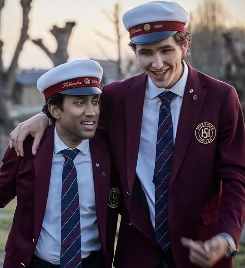 juli โพ tweet media