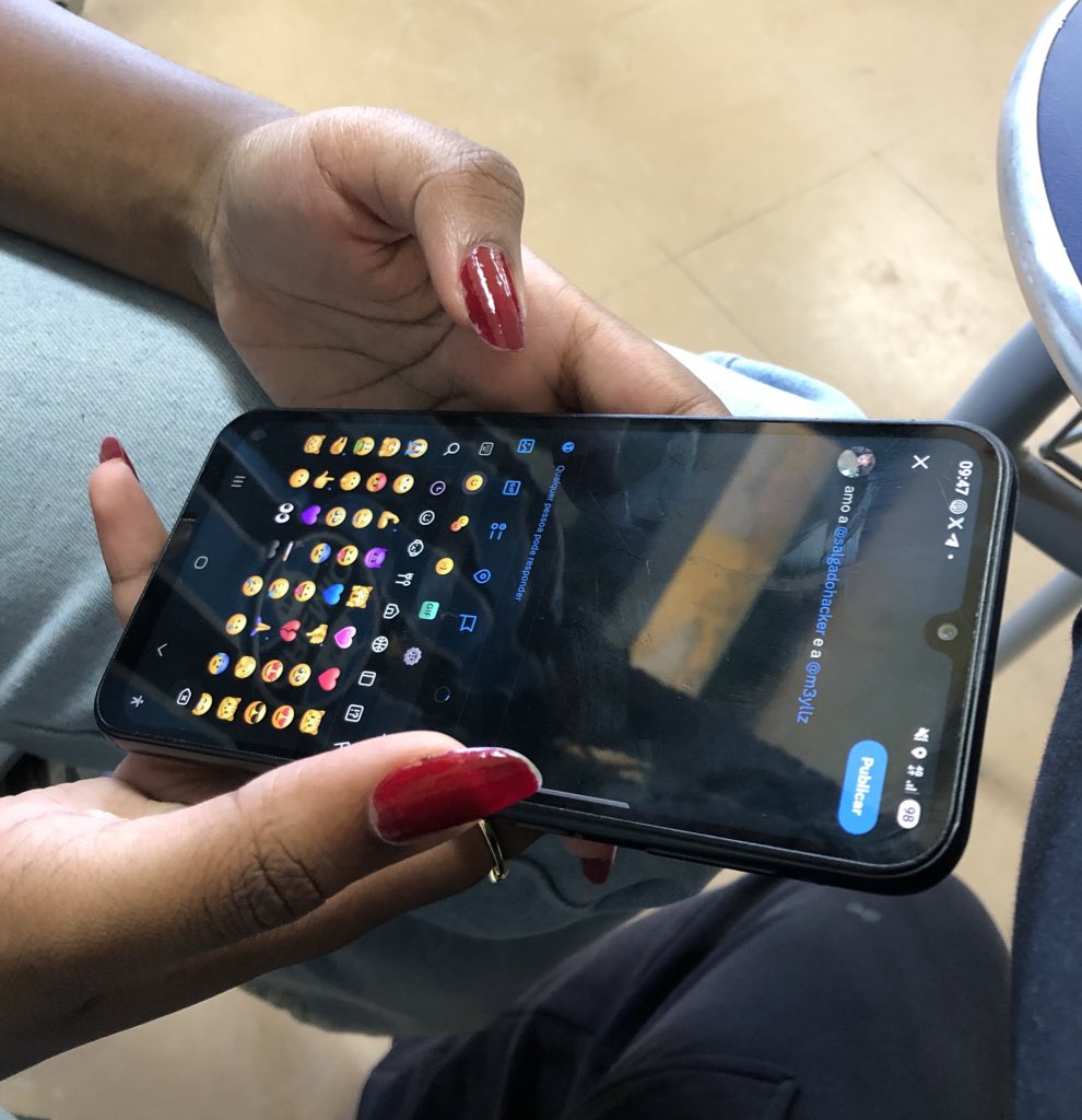 m3yllz's tweet image. #tweet em tempo real