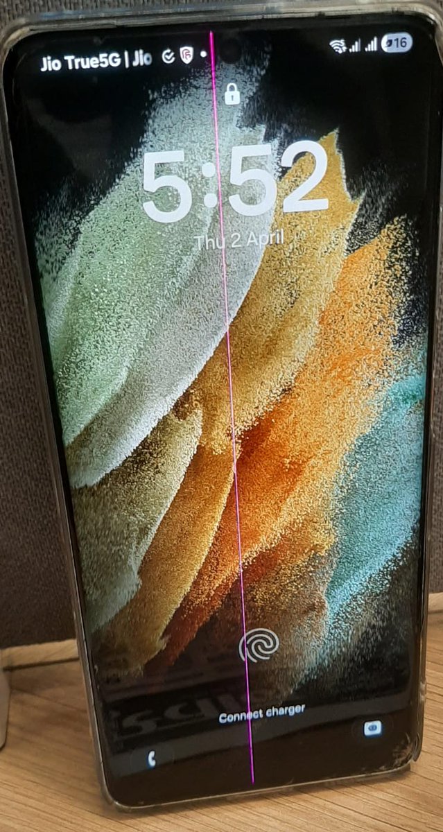 pnktmr's tweet photo. @SamsungIndia @SamsungMobile @SamsungMobileUS @Samsung 
सावधान! आपके पास सेमसंग एस21 अल्ट्रा मोबाइल है तो अपडेट मत कीजिए। वरना डिस्प्ले खराब हो सकता है। मेरे मोबाइल में पिंक लाइन आ गई है। सर्विस सेंटर के धक्के खा रहा हूं, पर समाधान नहीं हो रहा। 90 हजार का मोबाइल अब कबाड़ हो गया। https://t.co/bUCkwB01HG