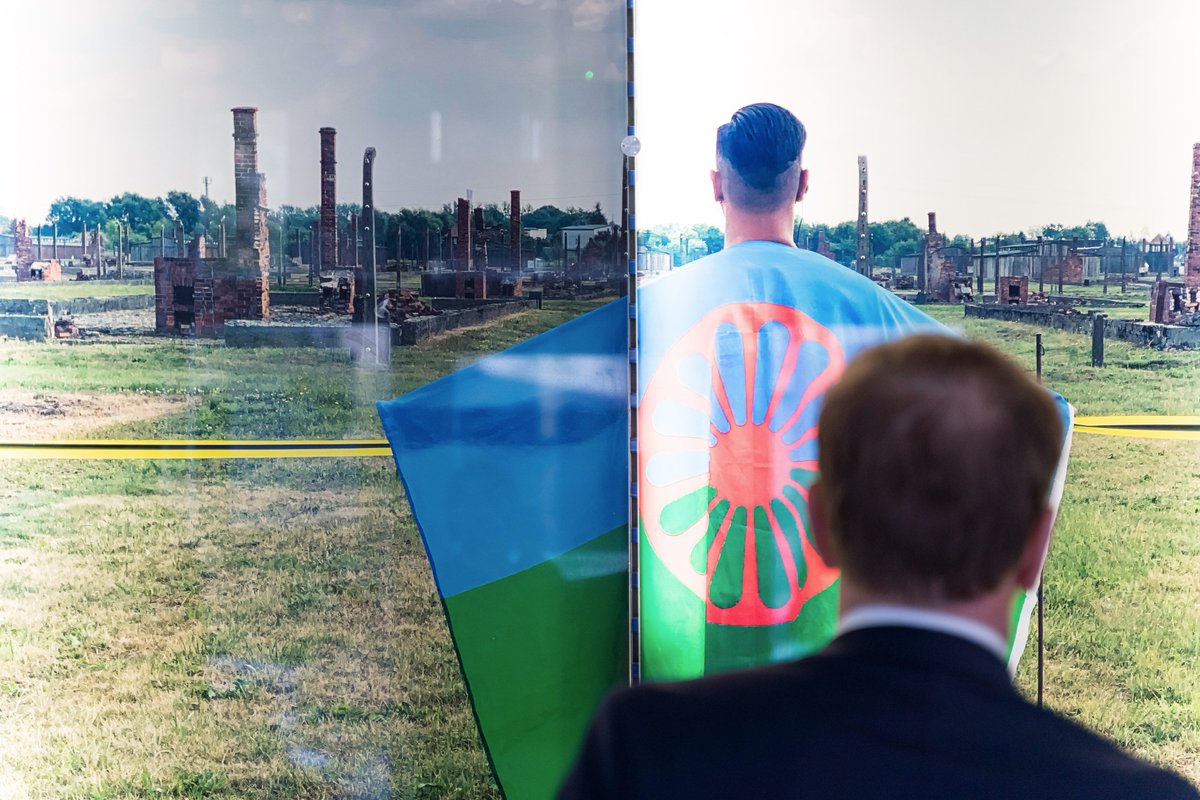 MPKretschmer's tweet image. Zu Gast bei @RomanoSumnal in #Leipzig, einer wichtigen Stimme der #Sinti und #Roma in #Sachsen. Der Verein lädt alle Menschen ein, die Kultur, Lebensrealität und Geschichte der Sinti und Roma besser kennenzulernen.

Romano Sumnal zeigt, wie entscheidend Räume der Begegnung sowie