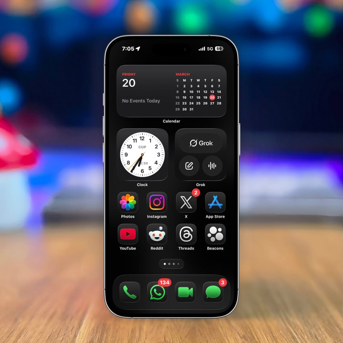 Dark minimal iPhone Lock Screen & Home Screen Setup 🖤