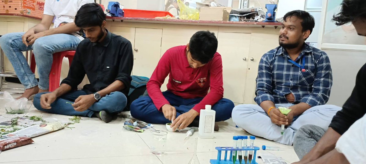 ncsmgoi's tweet image. 🧪🌿Ongoing workshop on phytochemical analysis at @dscpurulia, a unit of @ncsmgoi, @MinOfCultureGoI, engages college students in applied research.✨

📅 25 March 2026

#ResearchWorkshop #ScienceEducation #NCSM