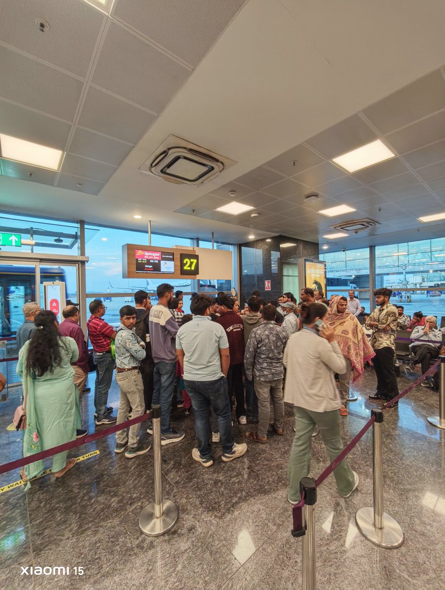 i_mspartakus's tweet image. @48hrsBLR @SpiceJet
Flight SG768 (BLR-Kolkata) was scheduled at 2:35 PM, now delayed to 9 PM after multiple reschedules. Timings keep changing every hour!No proper communication or food provided.Elderly passengers &amp;amp; people with urgent commitments are suffering.#flightdelay