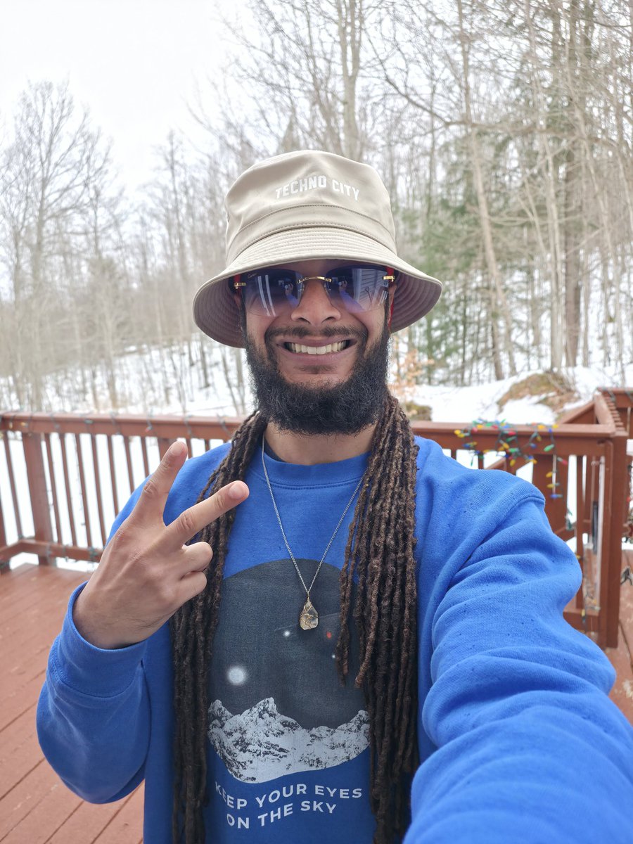 James (Posted) 🛸 tweet media