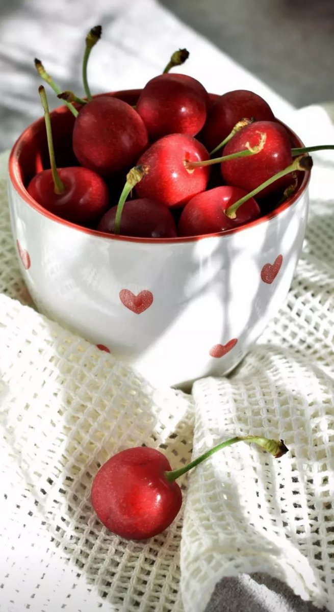 الحياة : قد تتعثر ولكنها لا تتوقف

الأمل : قد يقل  ولكن لا يموت أبداً

الفرص : قد تضيع ولكنها لا تنتهي

لذا تفائل ولا تيأس
#مساء_الكرز
#مساء_الشيهانه
#قروب_المسافر_فهد