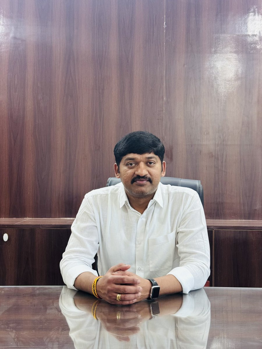 venuchenchu's tweet image. At my Hyderabad office - fortunate to have trusted partners who keep everything running smoothly.

Thank you guys!

#PositiveEnergy #Gratitude #SuccessTogether #WorkFamily #EntrepreneurLife