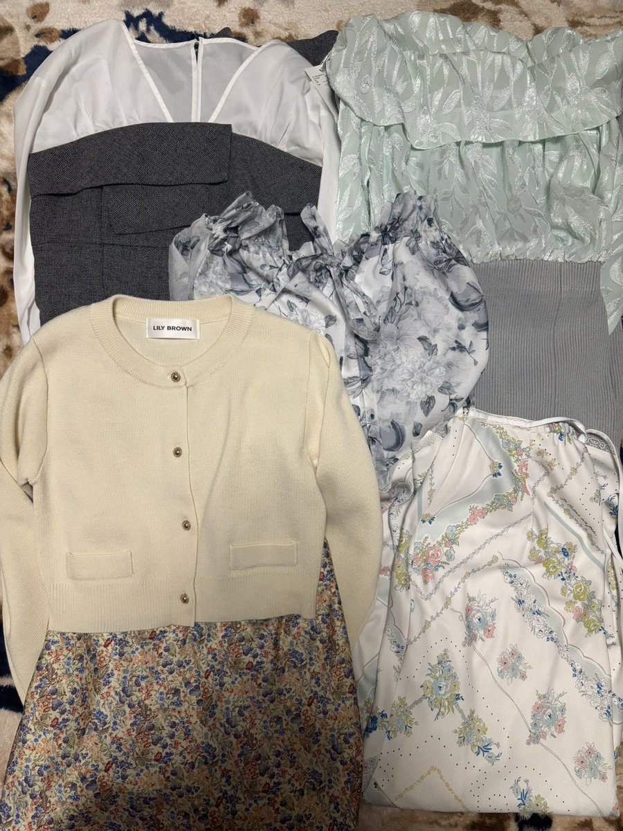 ssznky1238's tweet photo. 春服爆買い🛍️
ブランドがバラバラすぎるw
いつも気付いたら黒い服ばっかりになるので、色んな色買ってみた
#eimyistoire #noela #mercuryduo #snidel #lilybrown https://t.co/CDYn2EgCdh