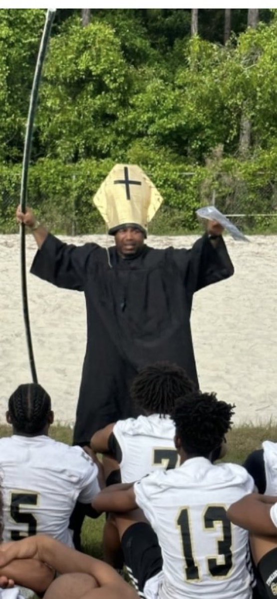 OHSKnightsFB's tweet photo. DUNGEON FAMILY: It’s time to “Enter Into His Gates With Praise and Thanksgiving”.
The Coach Foy Annual Easter Workout!!!
Tomorrow (Good Friday) at 9am
GO KNIGHTS/ FIGHT ON!!! https://t.co/P1vhLDt8mA