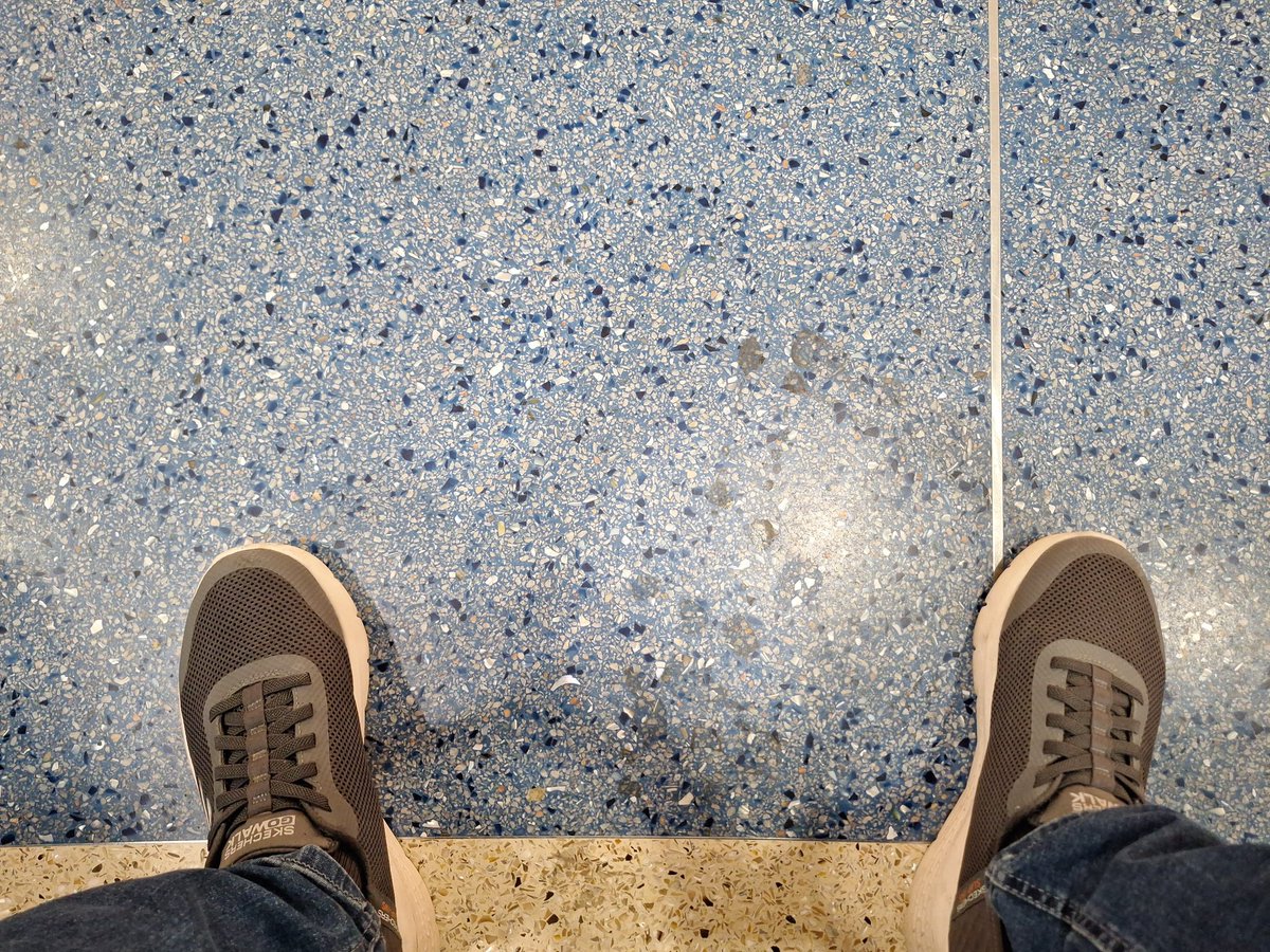 There's something I really dread

It's not bugs

It's going to the mall 😨

I literally only want to go to maybe 2 shops, and if it's I'm going to buy something 

But she wants to tour the whole place 😴