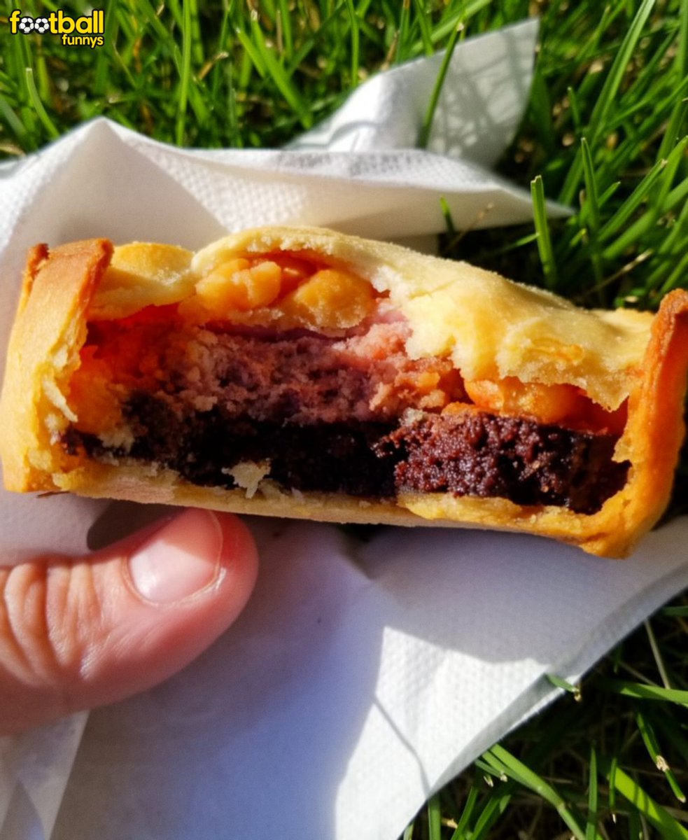 FootballFunnnys's tweet photo. Breakfast pie - Sausage, bacon, beans and black pudding at Livingston FC - 💷 £2.50 https://t.co/9GDhUc5WPW